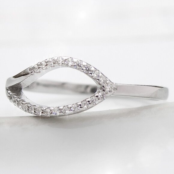 Oval Cutout Sterling Silver Ring - Delicate & Minimalist, Stamped 925, Size 7 - Picture 1 of 1
